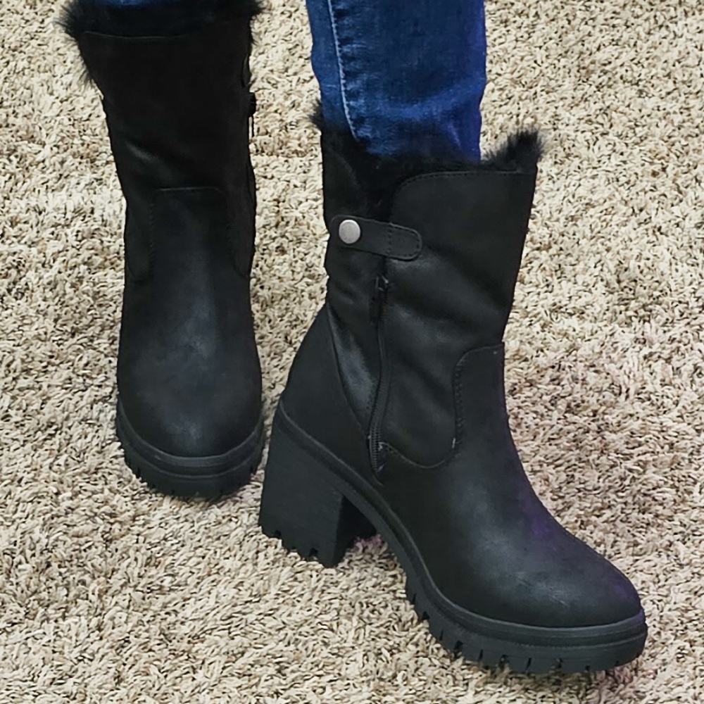 Booties with fur